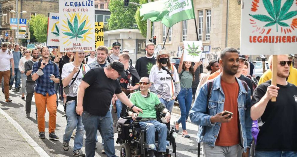 Demo in Stuttgart: Aktivisten fordern schnelle Legalisierung von Cannabis