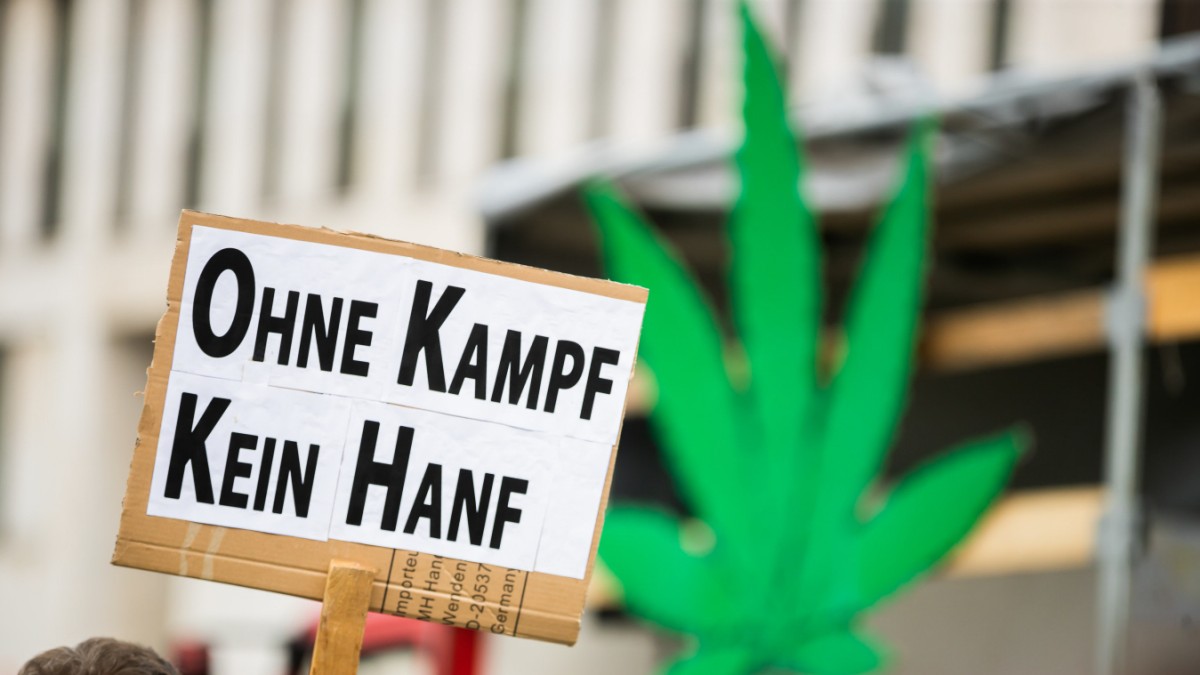 Cannabis-Legalisierung: Wann kann man in Deutschland legal einen Joint kaufen?