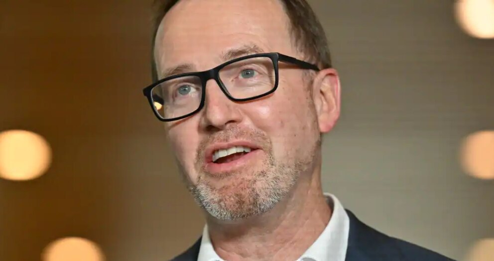 The Greens ‘relying on community support’ in new push to legalise cannabis