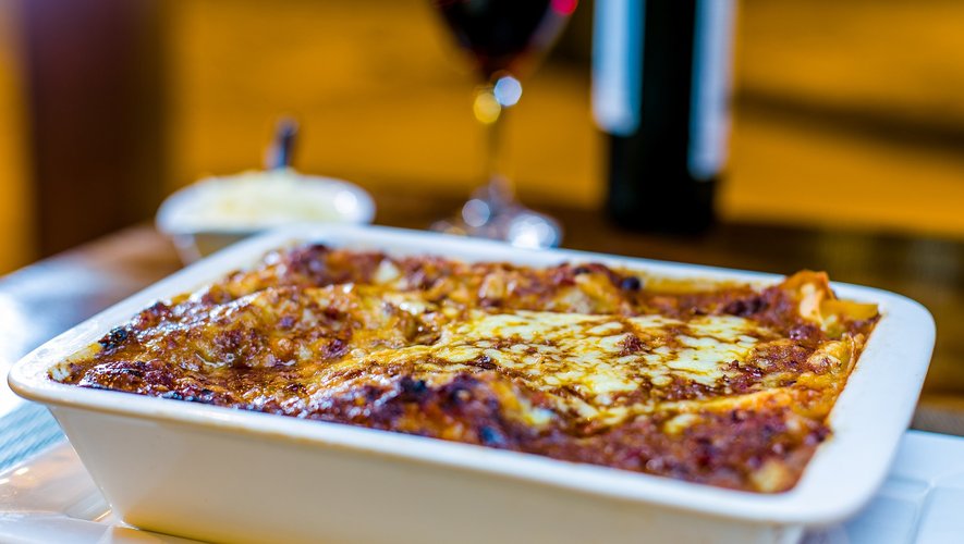 Intoxiquée par des lasagnes au cannabis servies lors d’un mariage, elle porte plainte contre le traiteur
